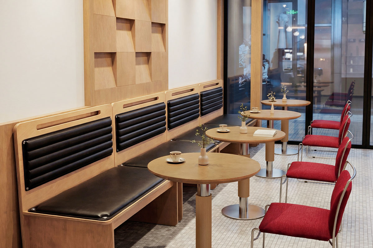 Modern Restaurant & Caf? Furniture Applications